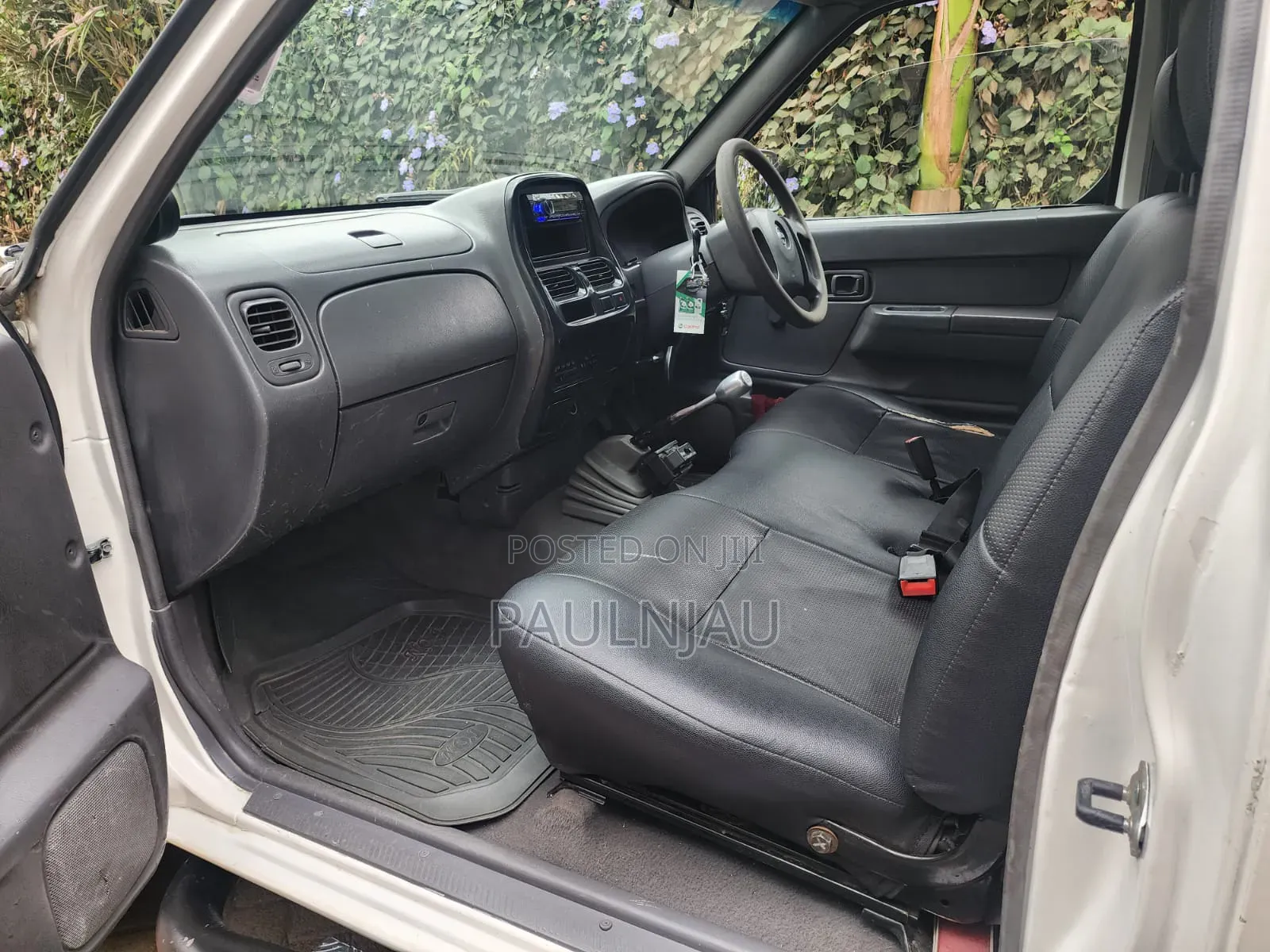 Nissan Hardbody 2011 White