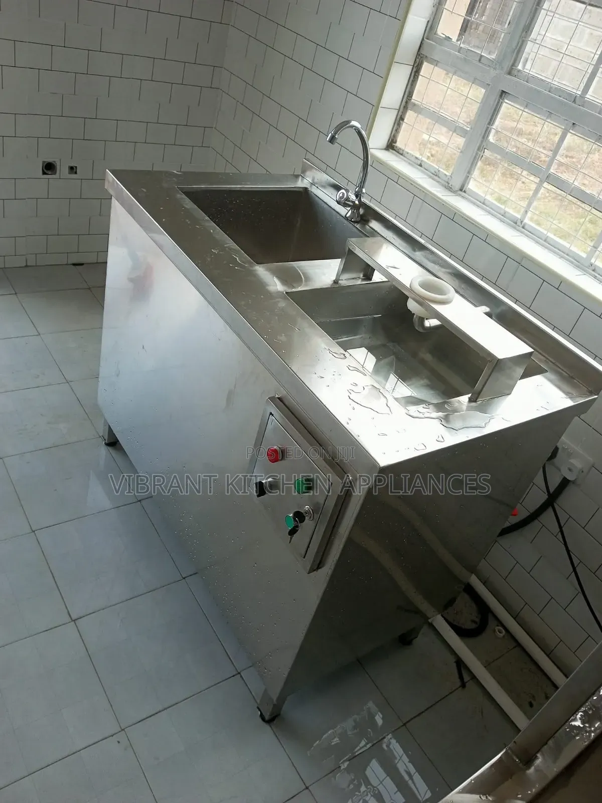 Commercial Bottle Rinser Machine – Stainless Steel