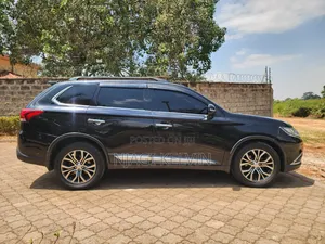 Mitsubishi Outlander 2015 Black