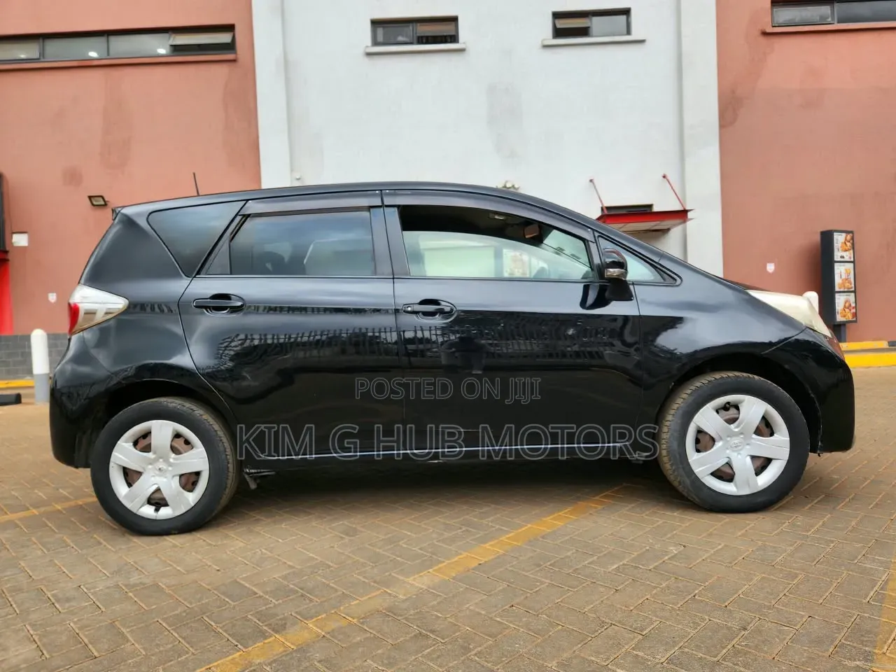 Toyota Ractis 1.5 FWD 2012 Black