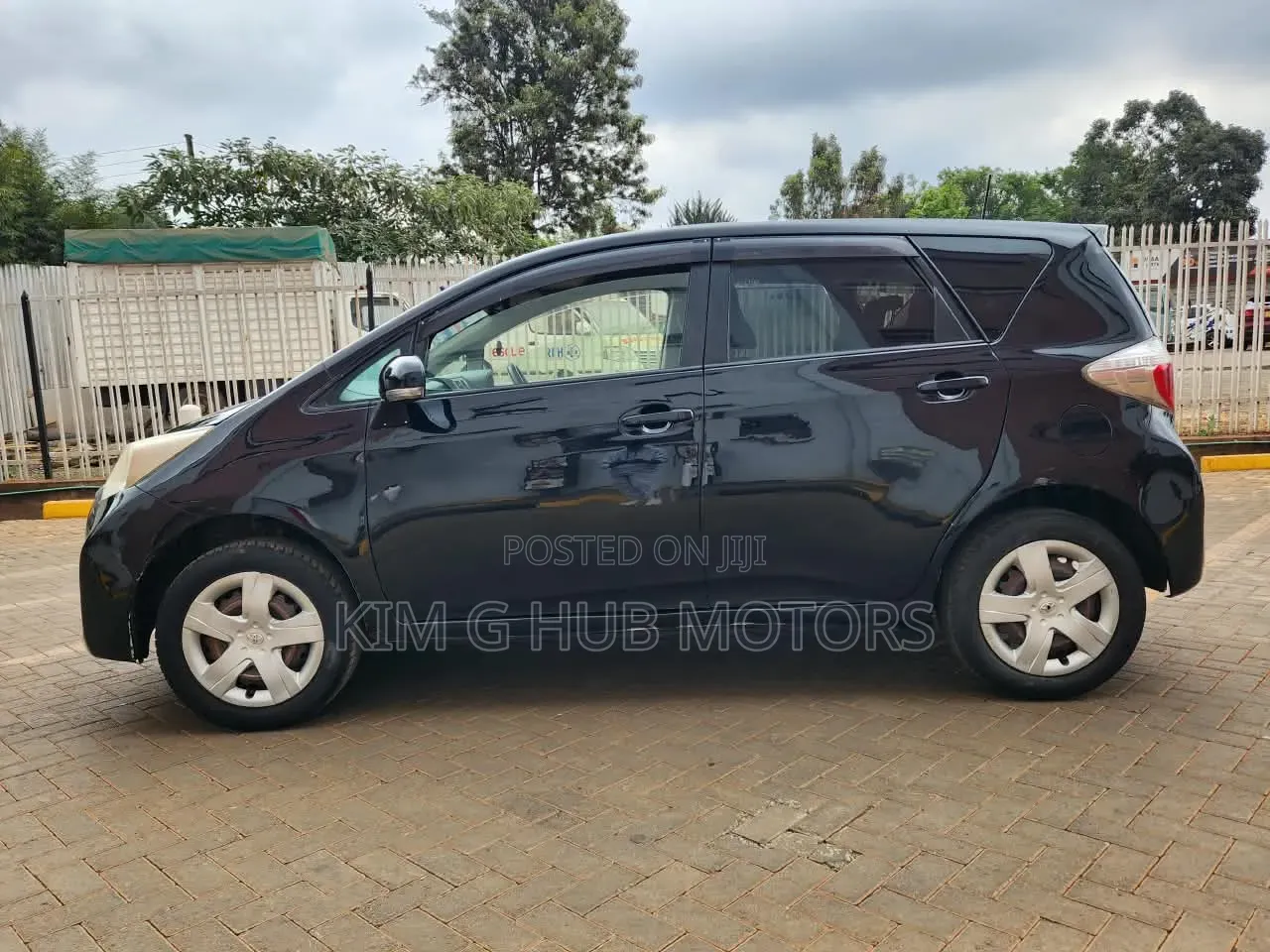 Toyota Ractis 1.5 FWD 2012 Black
