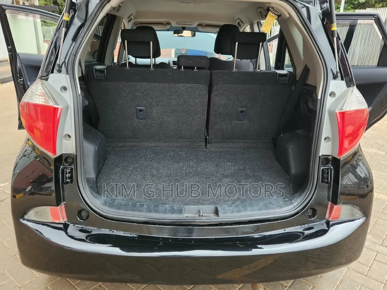 Toyota Ractis 1.5 FWD 2012 Black