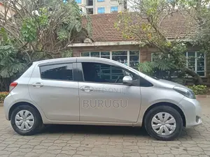 Toyota Vitz 2012 Silver