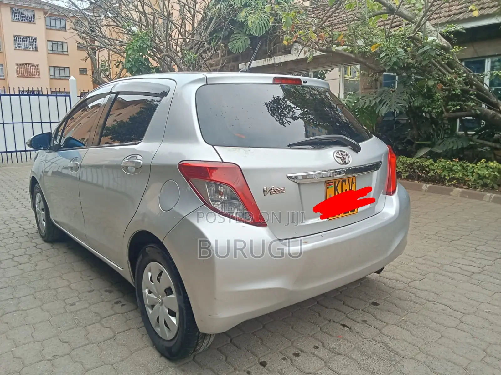 Toyota Vitz 2012 Silver