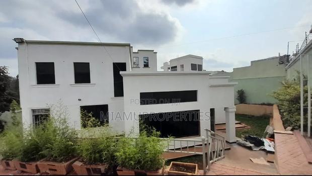 4bdrm Townhouse / Terrace in Runda for rent