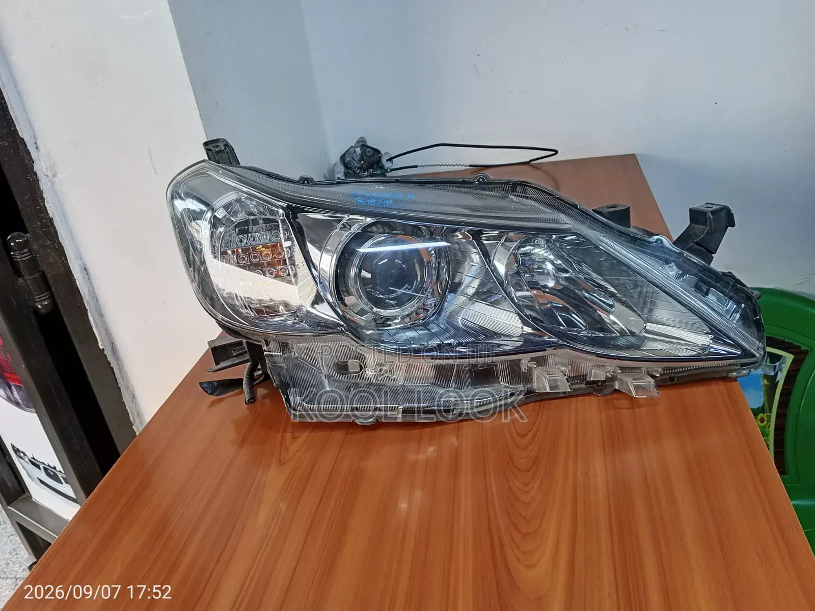 Mark X 2010 Headlight