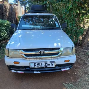 Toyota Hilux 2.5 Cab 2005 White