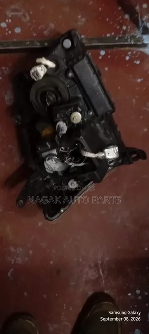 Avensis 2005 Headlight Non Xenon