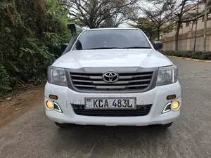 Toyota Hilux 2014 White