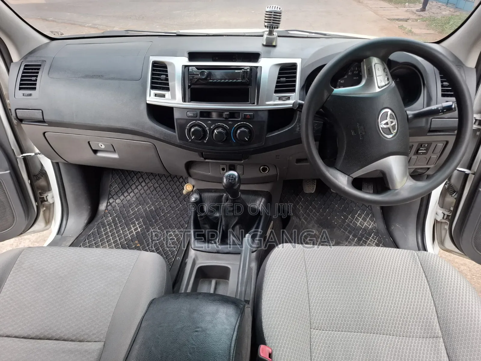 Toyota Hilux 2014 White