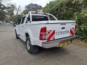 Toyota Hilux 2014 White
