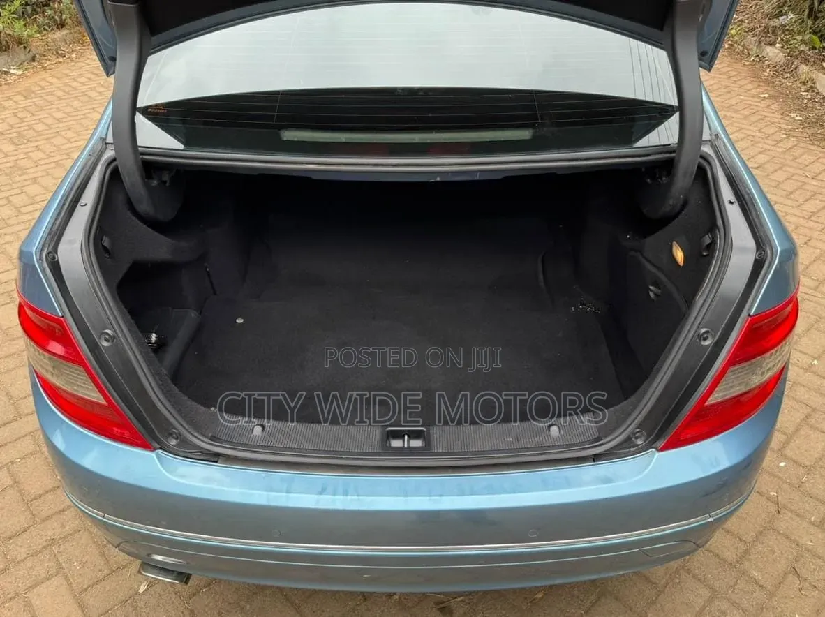 Mercedes-Benz C250 2010 Blue