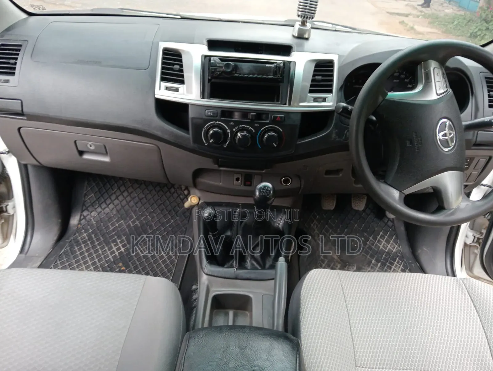 Toyota Hilux 2014 White