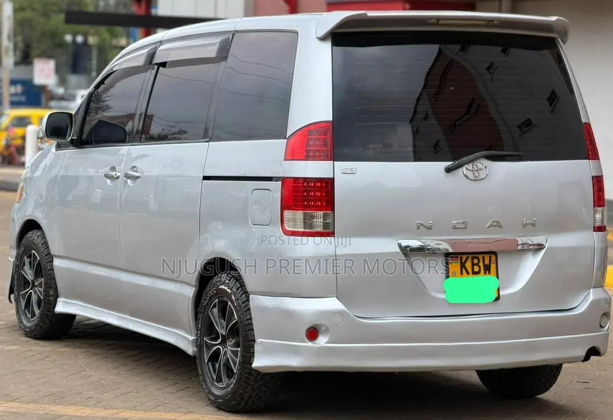 Toyota Noah 2007 Silver