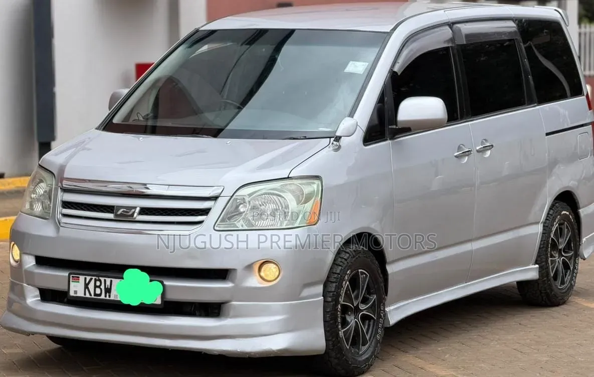 Toyota Noah 2007 Silver