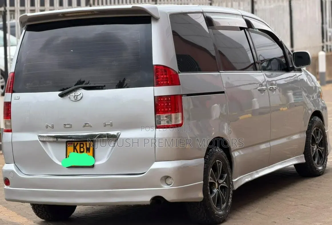 Toyota Noah 2007 Silver