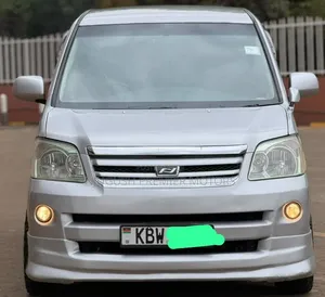 Toyota Noah 2007 Silver