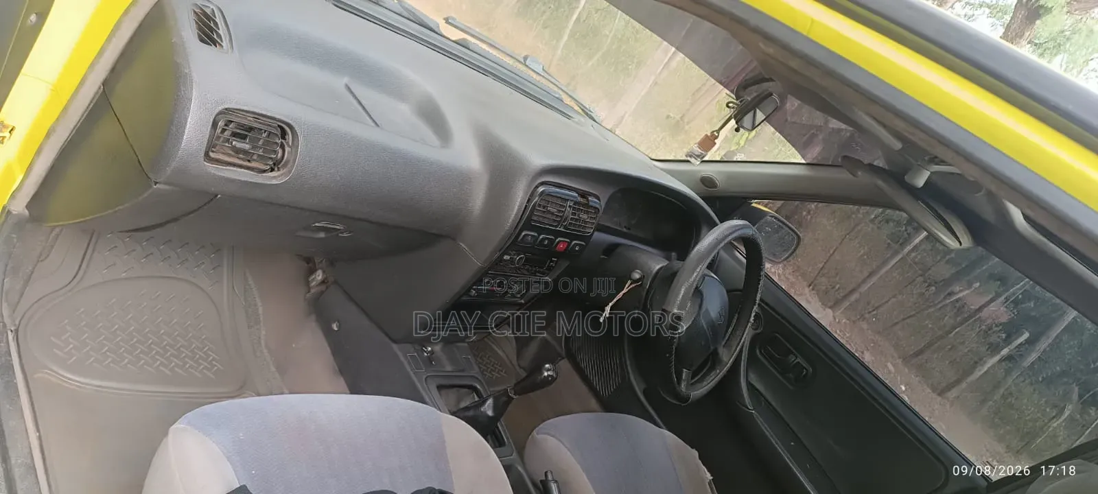 Nissan Primera 2004 Yellow