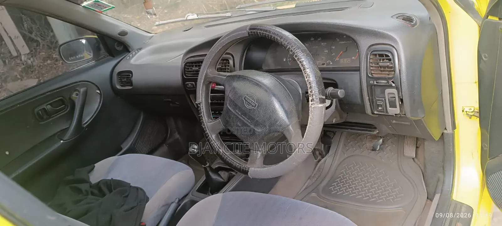 Nissan Primera 2004 Yellow