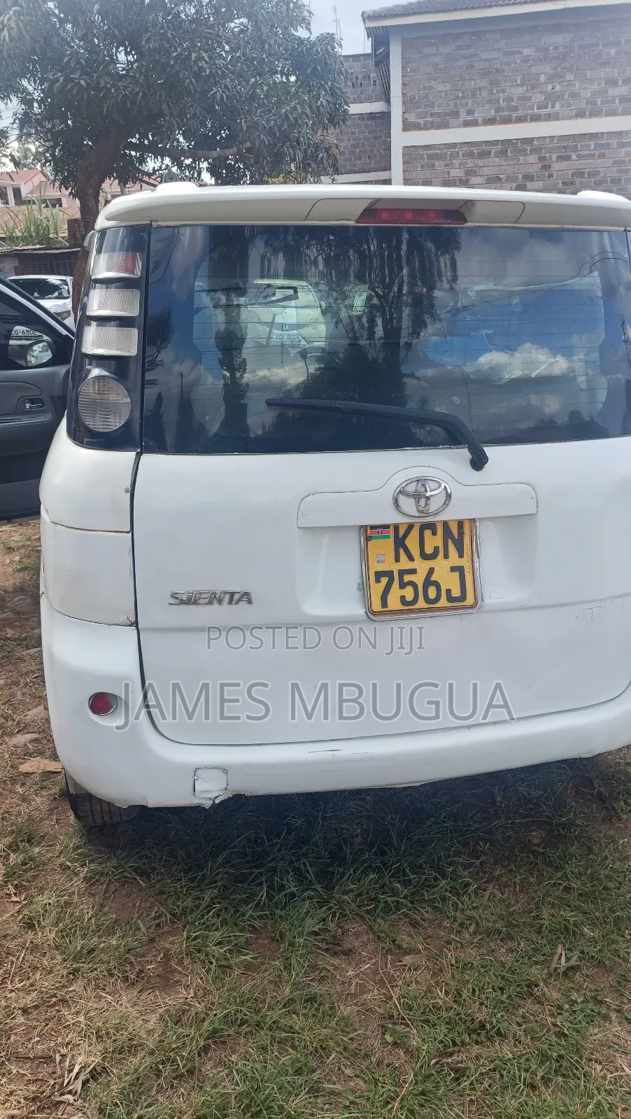 Toyota Sienta 2010 White
