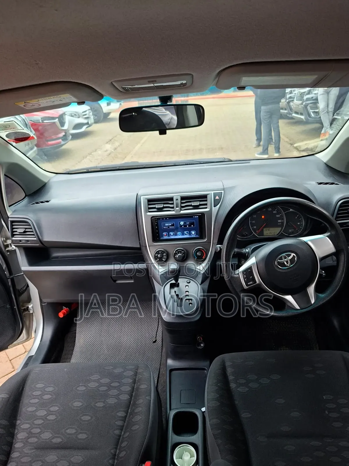 Toyota Ractis 2014 Silver