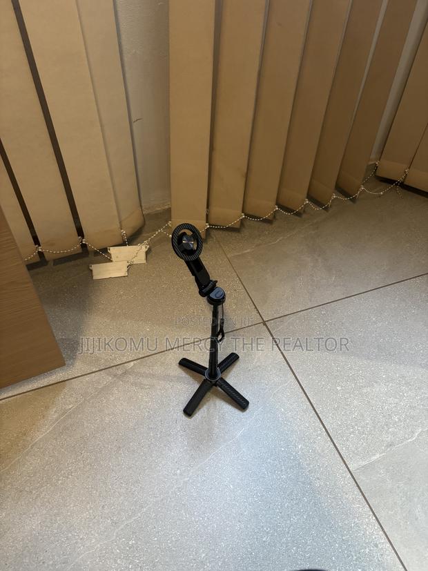 Upgraded 5in1 Magnetic Selfiestick With Remote for Phone 360 Rotation.