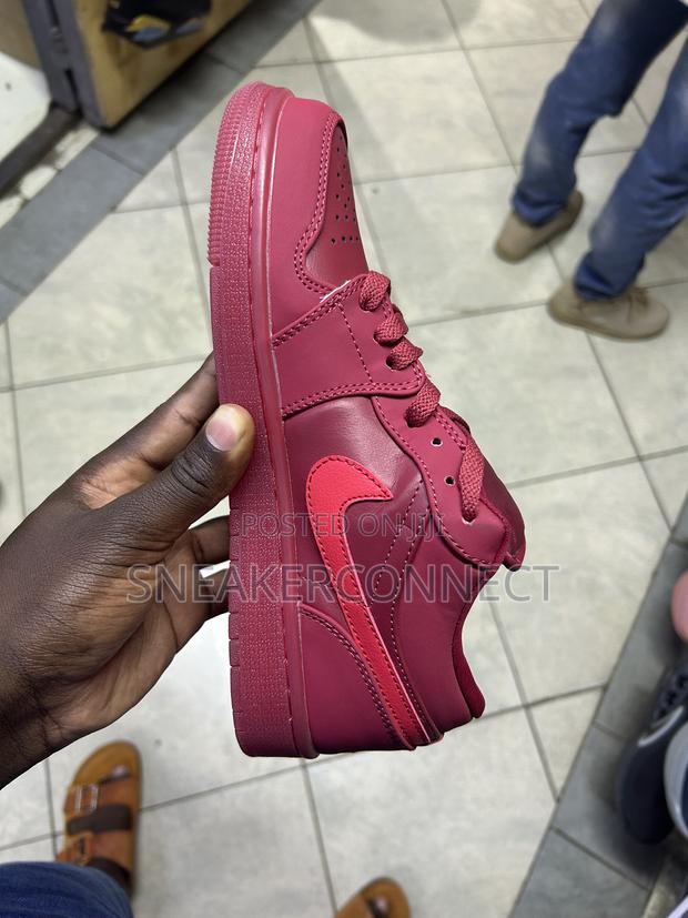 Jordan 1 Low SE Valentines - thumbnail 2