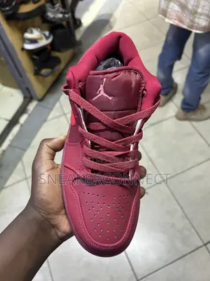 Jordan 1 Low SE Valentines