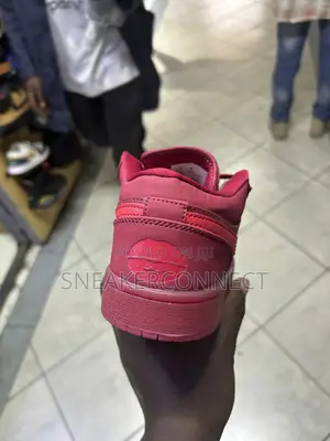 Jordan 1 Low SE Valentines