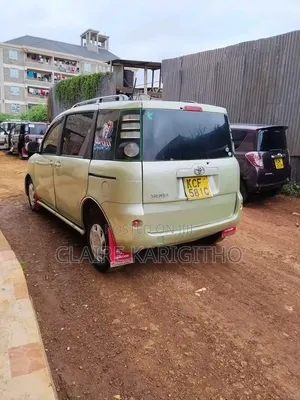 Toyota Sienta 1.5 FWD 2010 Green