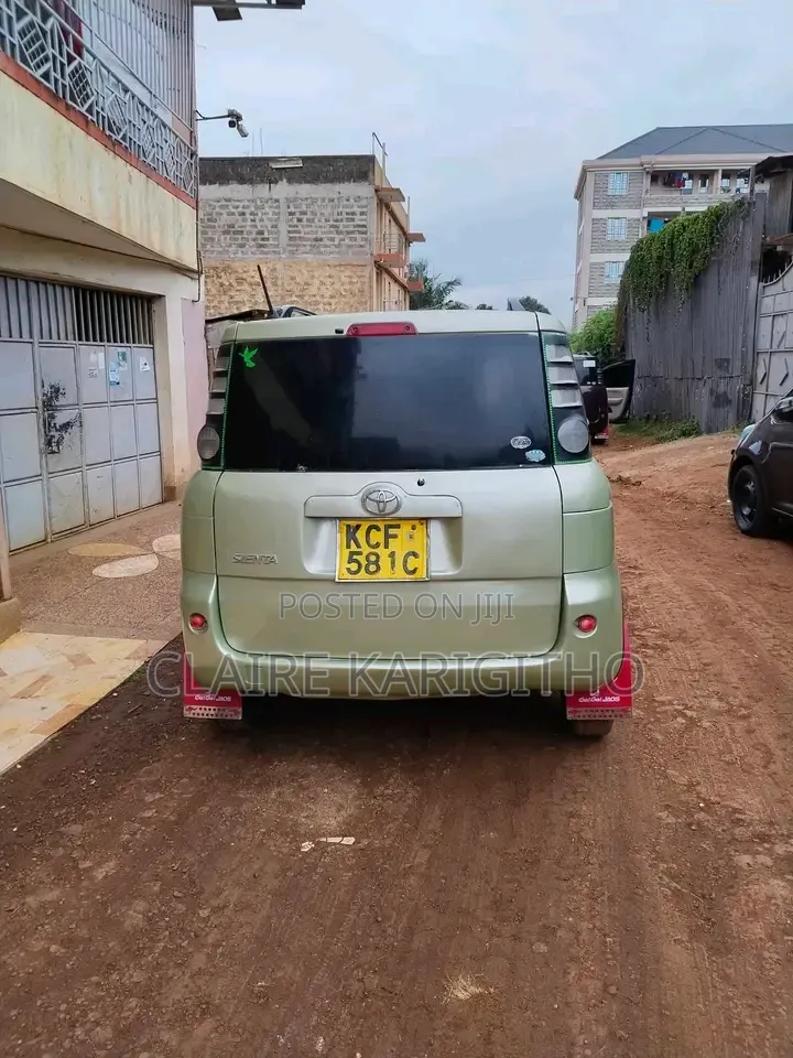 Toyota Sienta 1.5 FWD 2010 Green