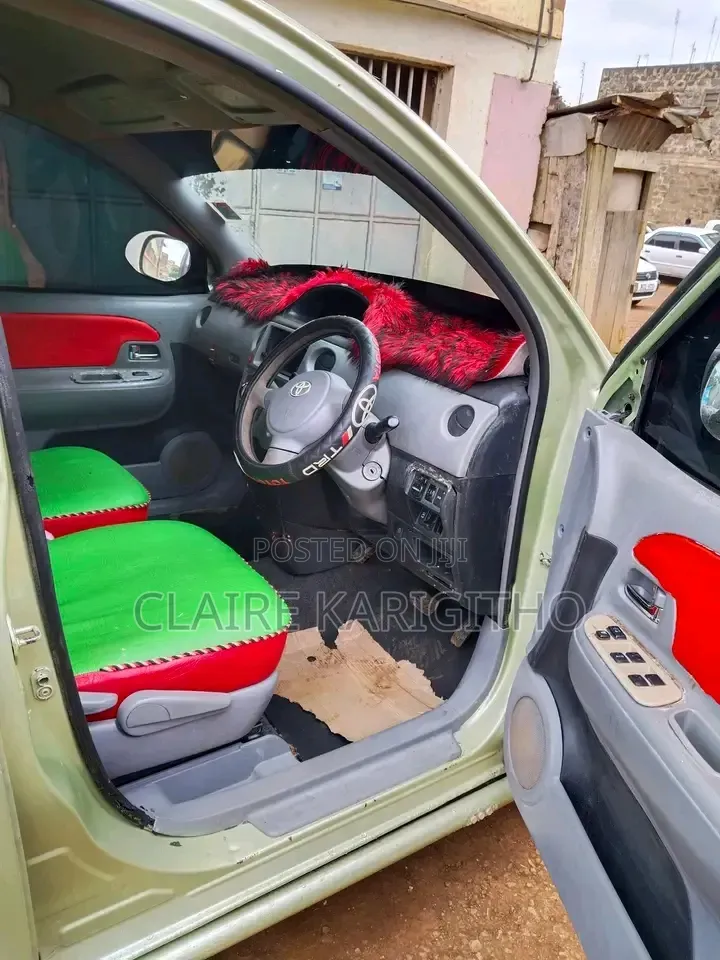 Toyota Sienta 1.5 FWD 2010 Green