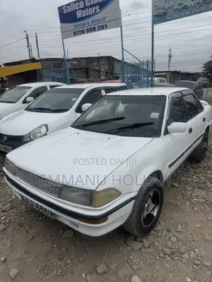 Toyota Corolla Sedan 1999 White