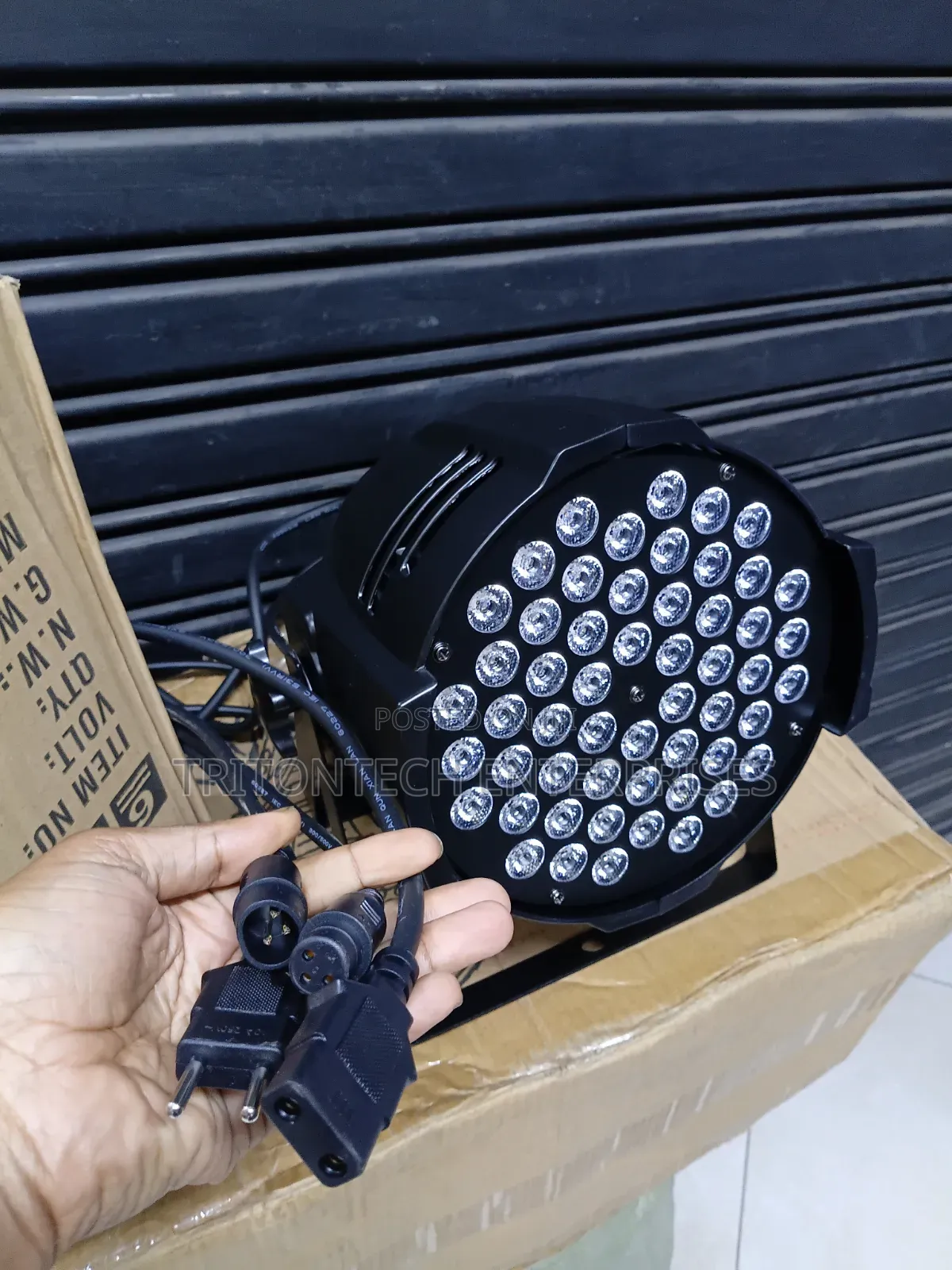 Create Stunning Light Shows With This 54-Led DMX Par Light