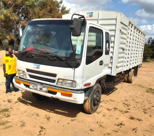 Isuzu FRR KCD 2013 White - main view