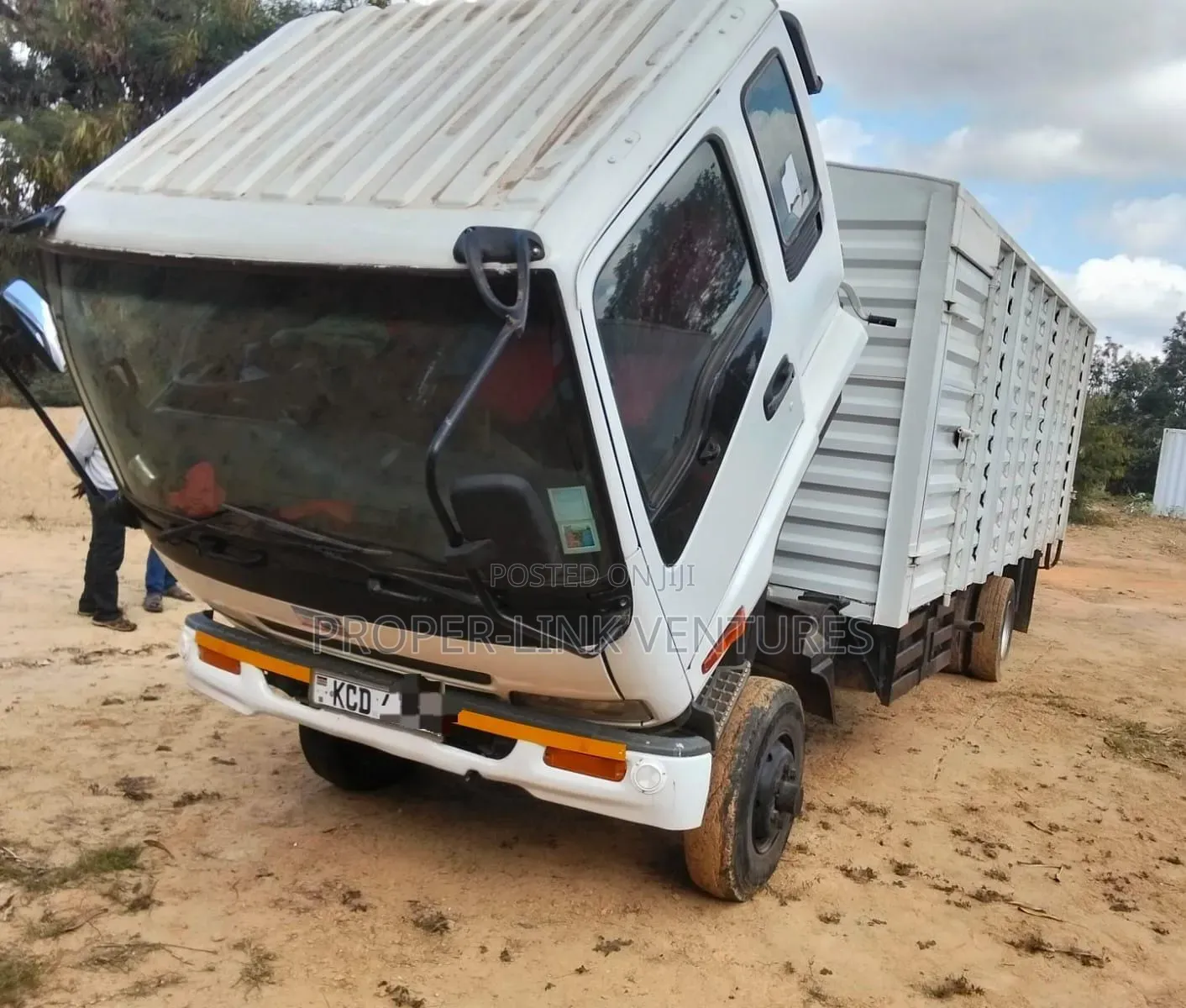 Isuzu FRR KCD 2013 White