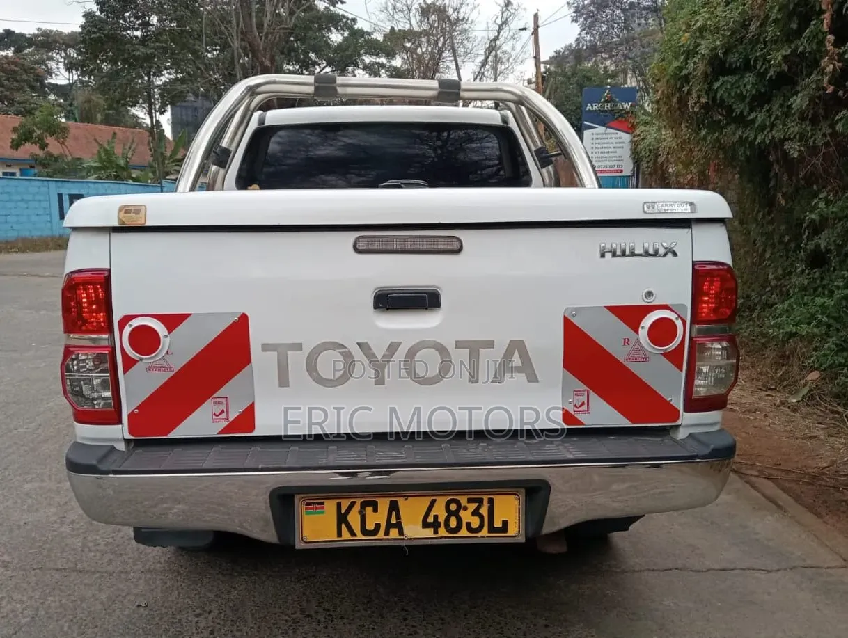 Toyota Hilux 2015 White