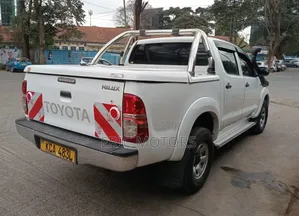 Toyota Hilux 2015 White