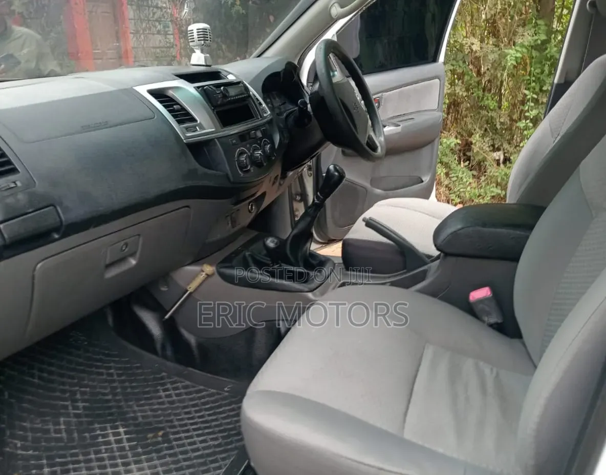 Toyota Hilux 2015 White