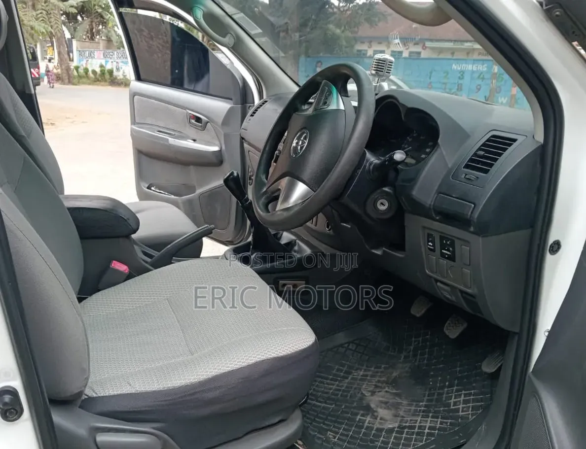 Toyota Hilux 2015 White