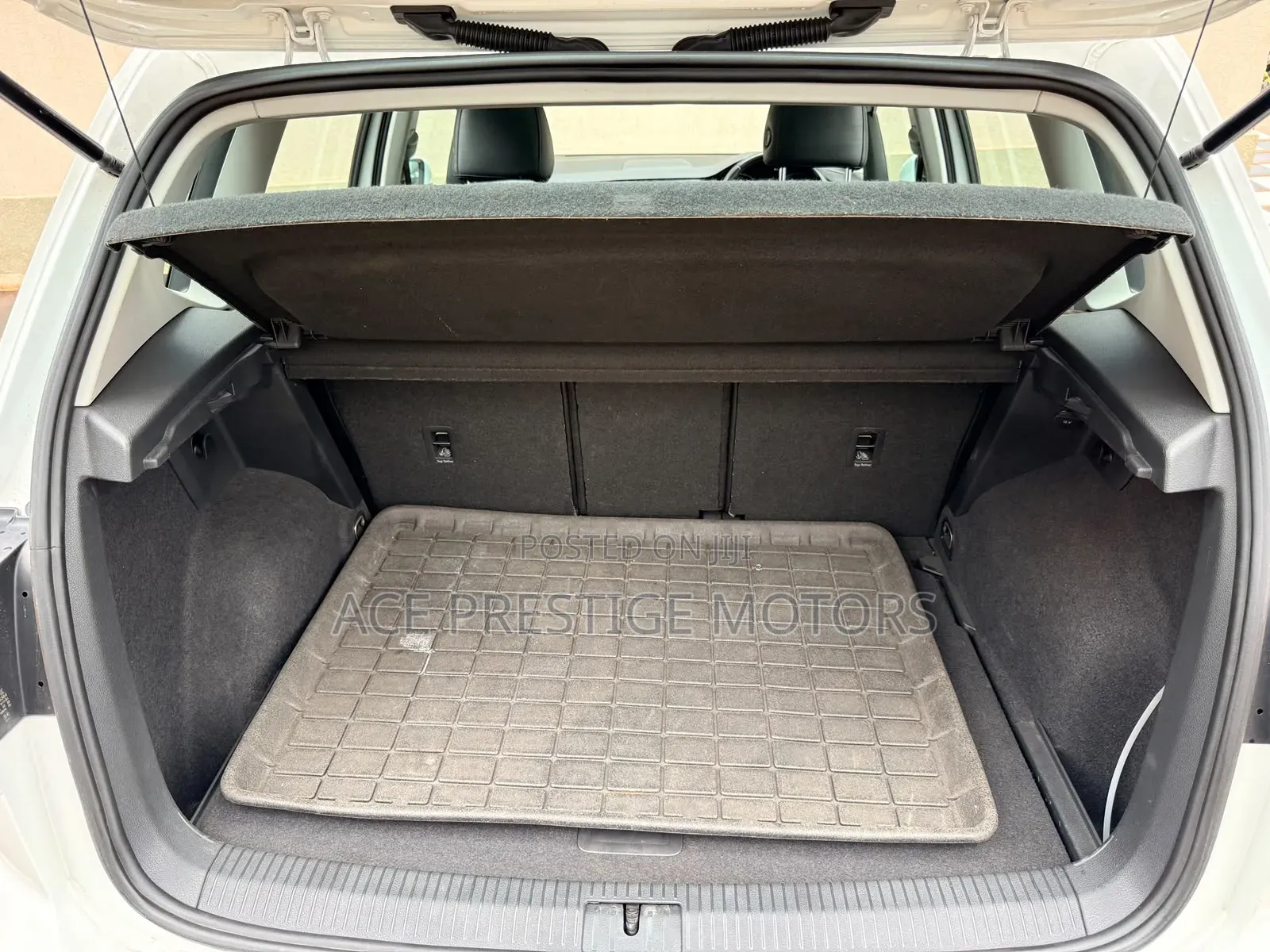 Volkswagen Touran 2019 White