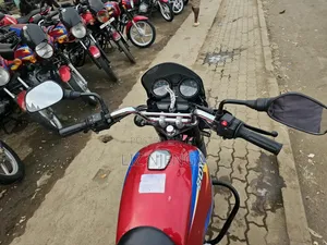 Bajaj Boxer 125 2026 Red