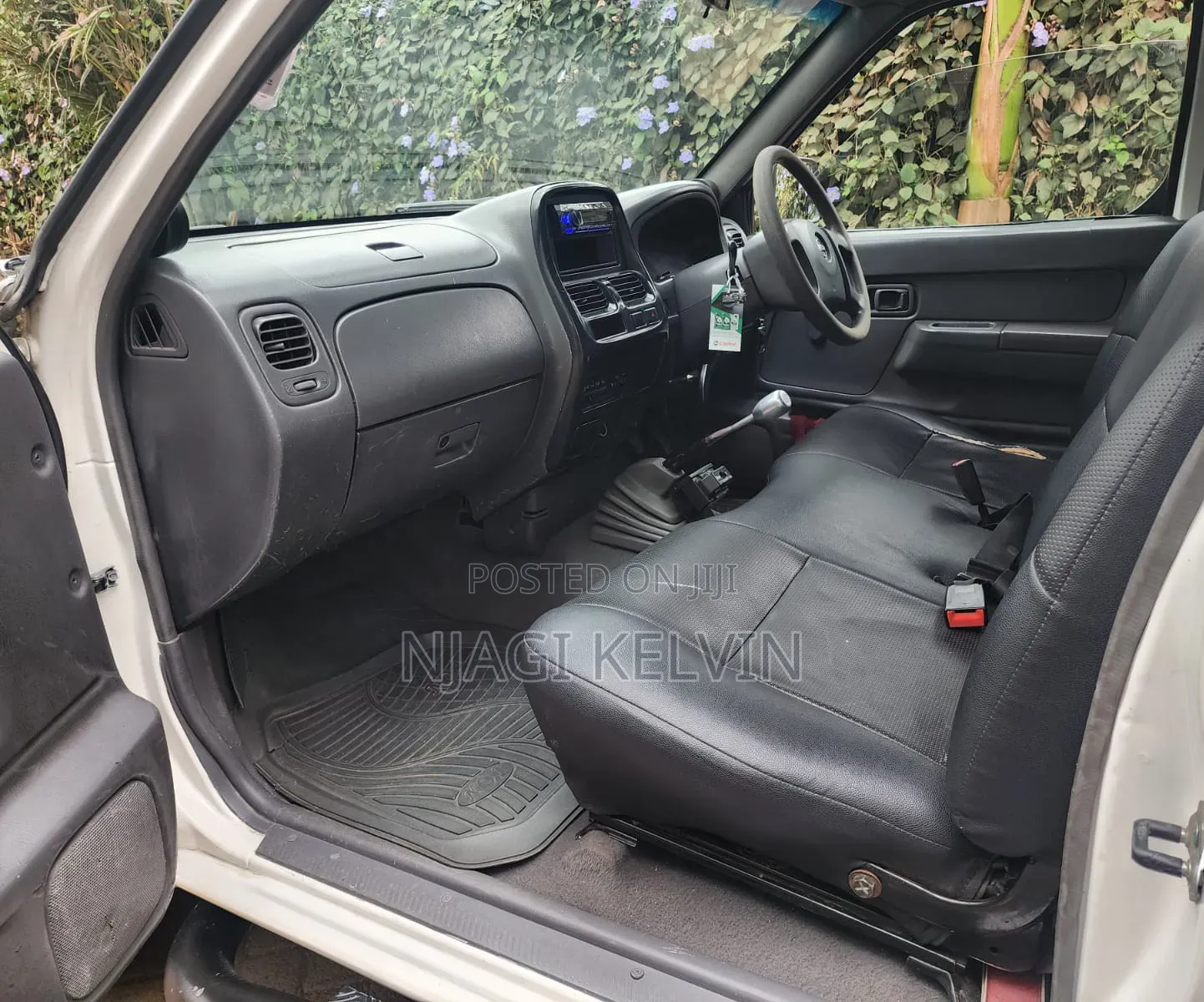Nissan Hardbody 2011 White