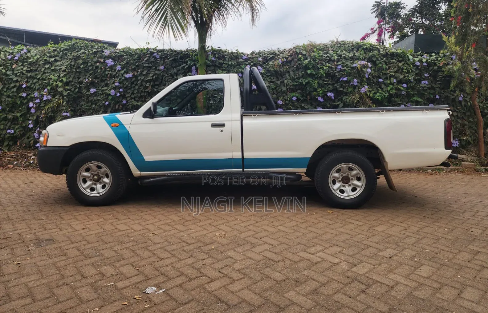 Nissan Hardbody 2011 White