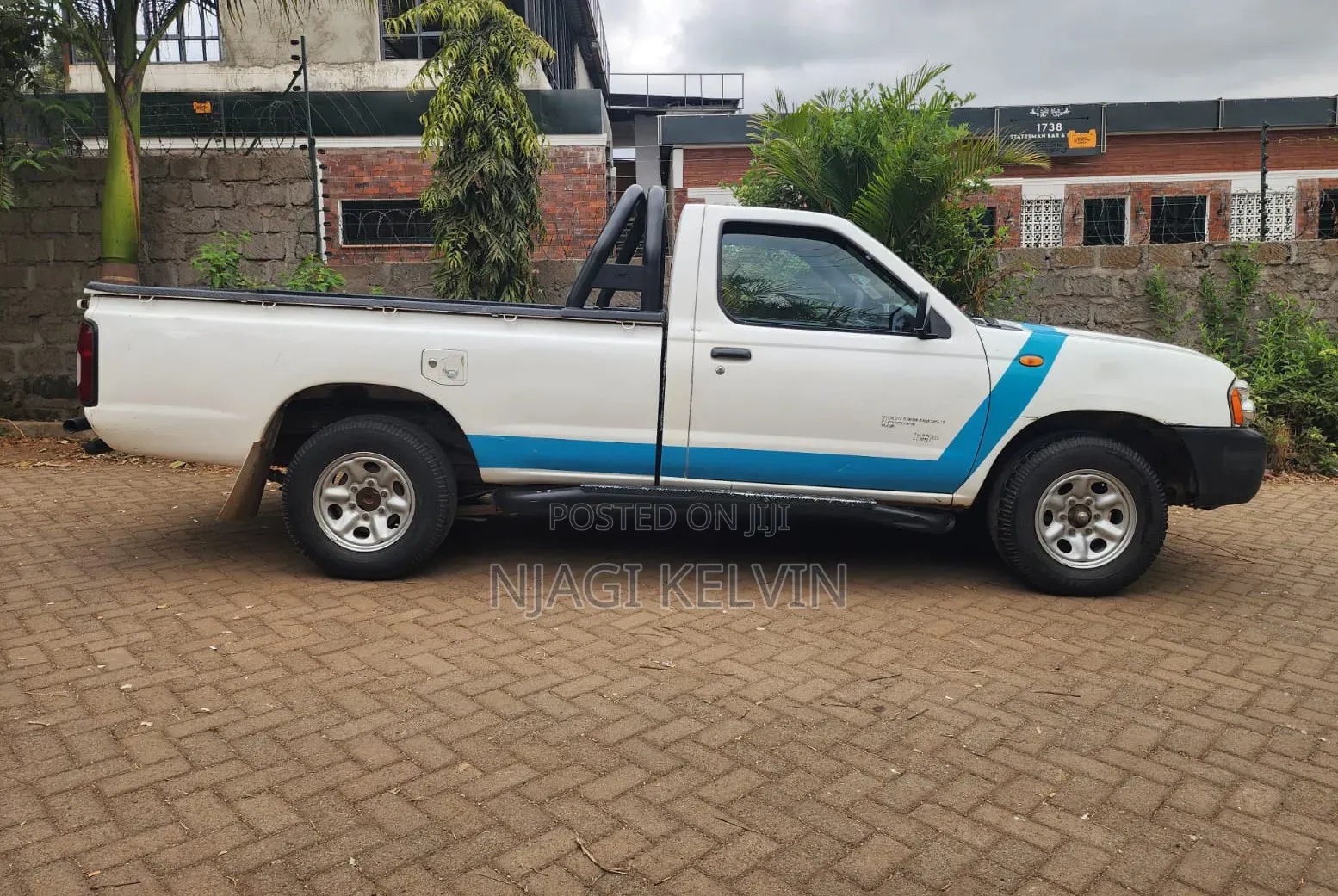 Nissan Hardbody 2011 White