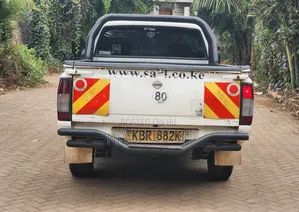 Nissan Hardbody 2011 White