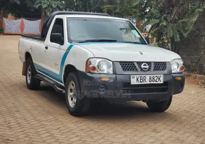 Nissan Hardbody 2011 White