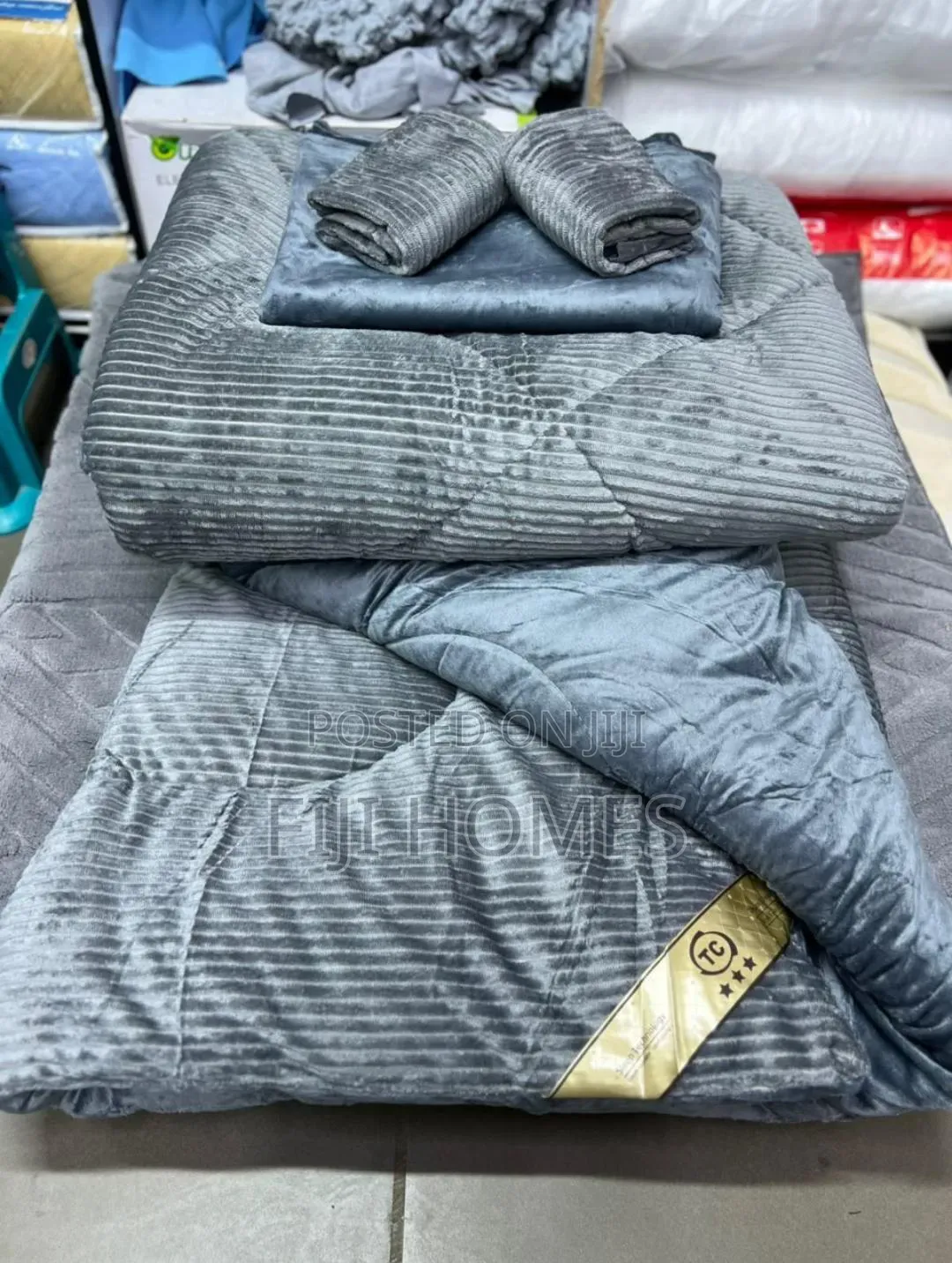 4pc High Quality Warm Velvet Duvet Set | TC Brand | 6x6/6x7