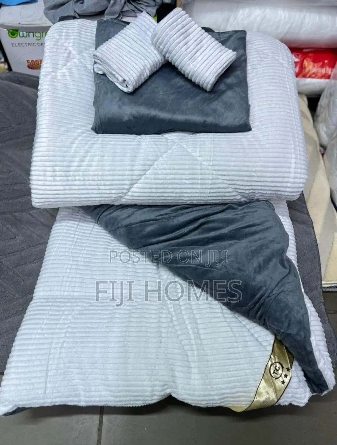 4pc High Quality Warm Velvet Duvet Set | TC Brand | 6x6/6x7