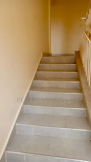 5bdrm Maisonette in Membley Estate for sale